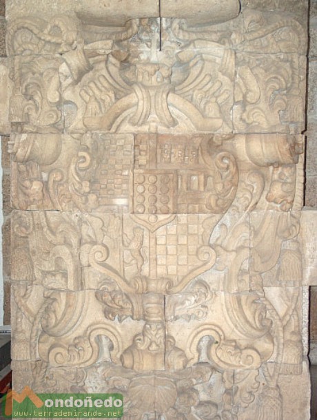 Escudo
Escudo presente en la entrada de la Casa do Concello. Foto enviada por Melchor.
