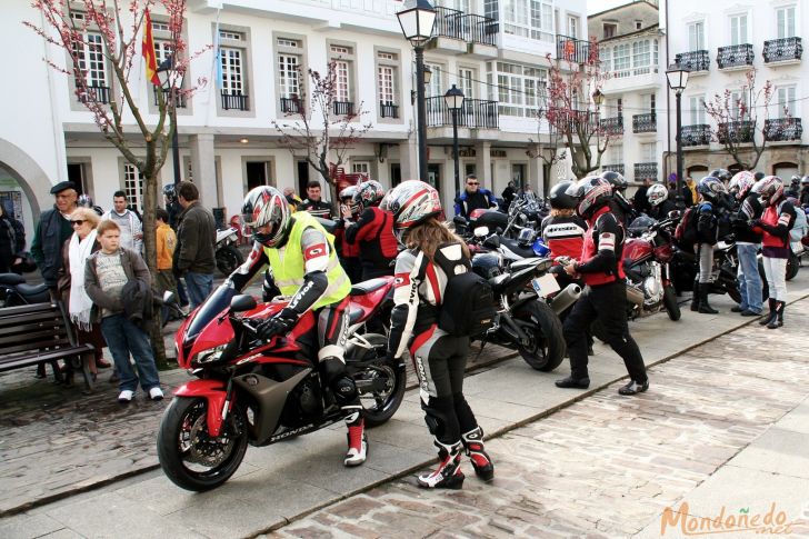 Concentración de motos
Preparándose para salir en ruta
